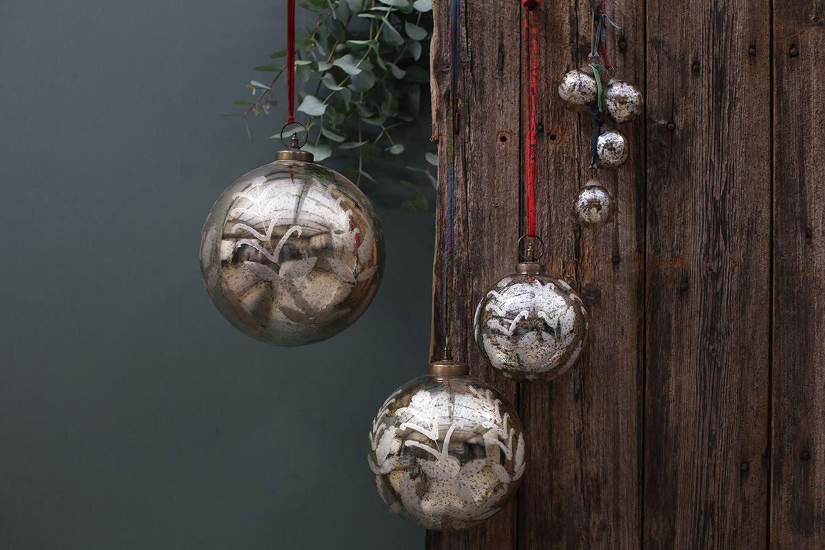 Antique Gold Baubles (Set of 4) - Image 3