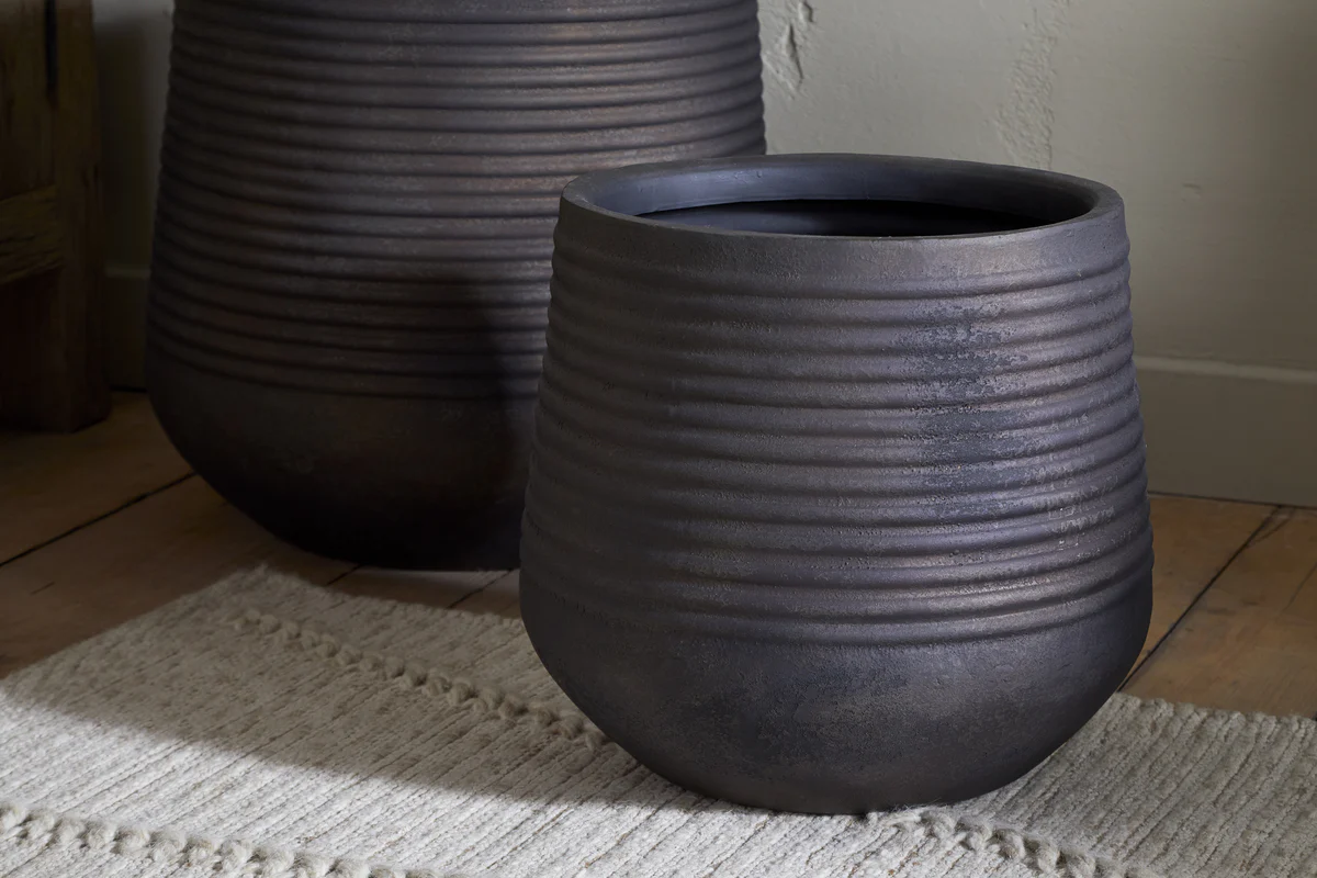 Lmaga Metal Grooved Planter - Aged Black - Image 3