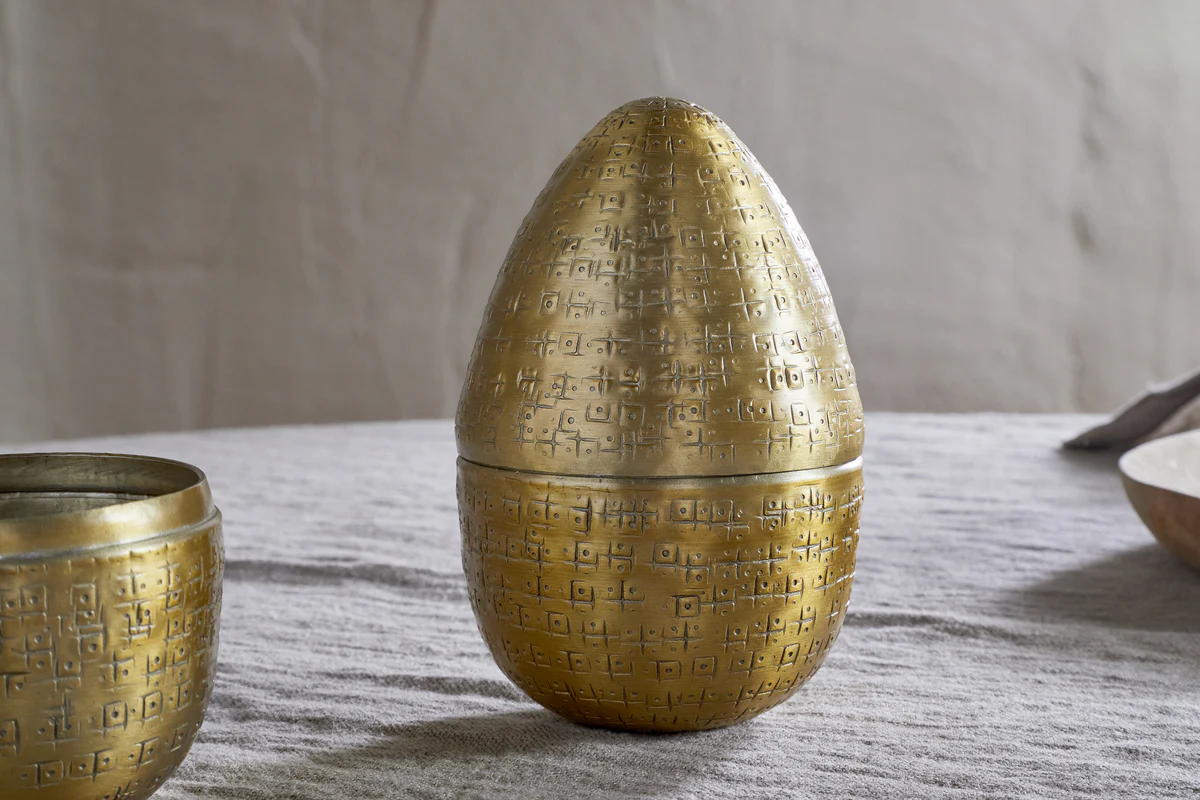 Mutti Hammered Opening Egg - Antique Brass - Image 4