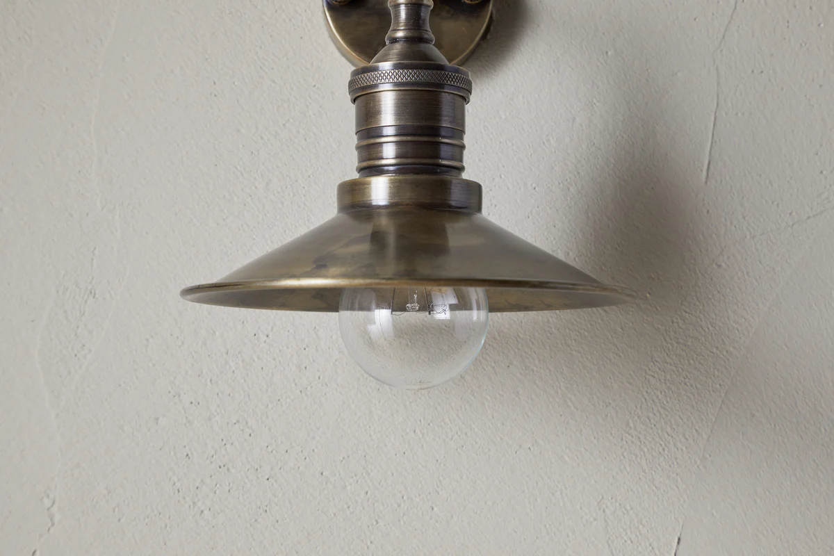 Najja Brass Wall Lamp - Antique Brass - Image 3