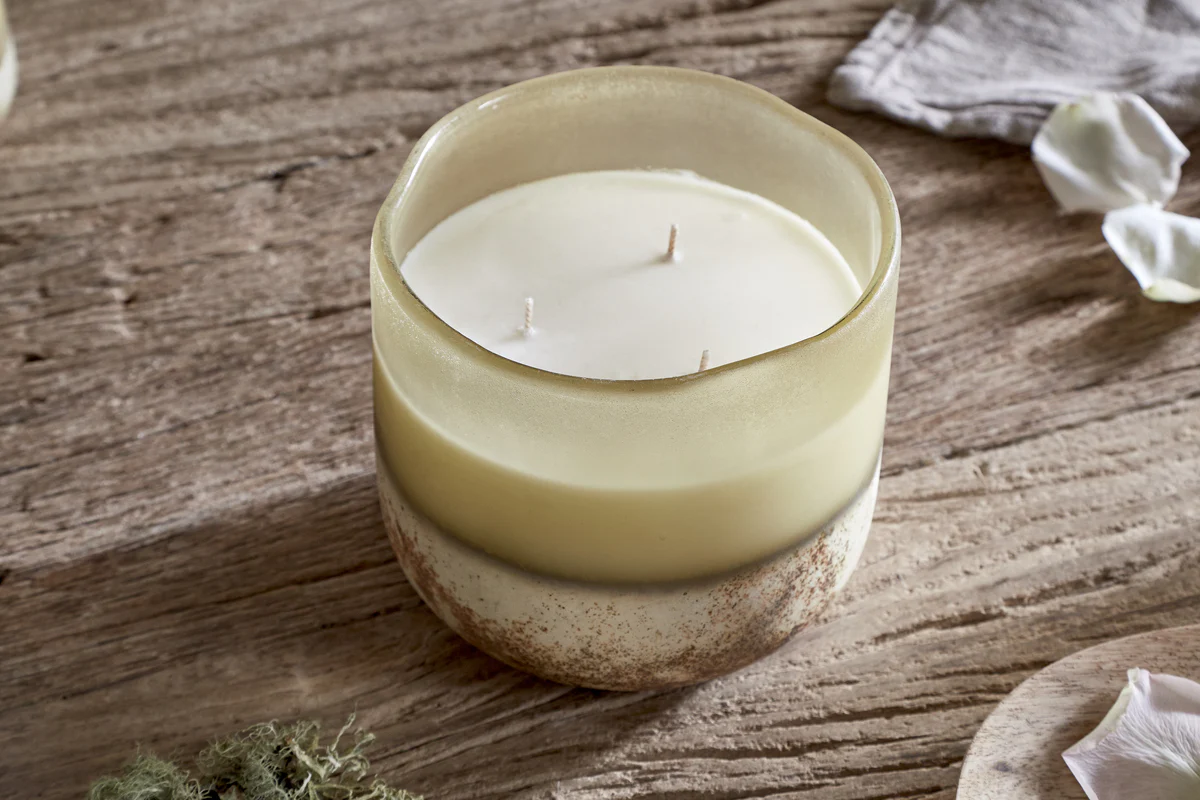 Oakmoss & Rose 3 Wick Scented Candle - Yellow - Image 3