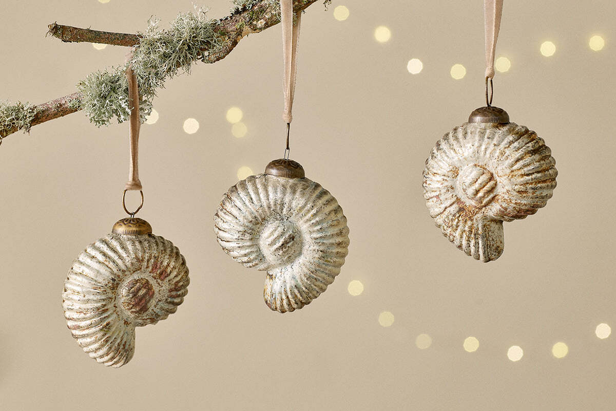 Sachin Shell Baubles - Rustic Gold - (Set of 4) - Image 3