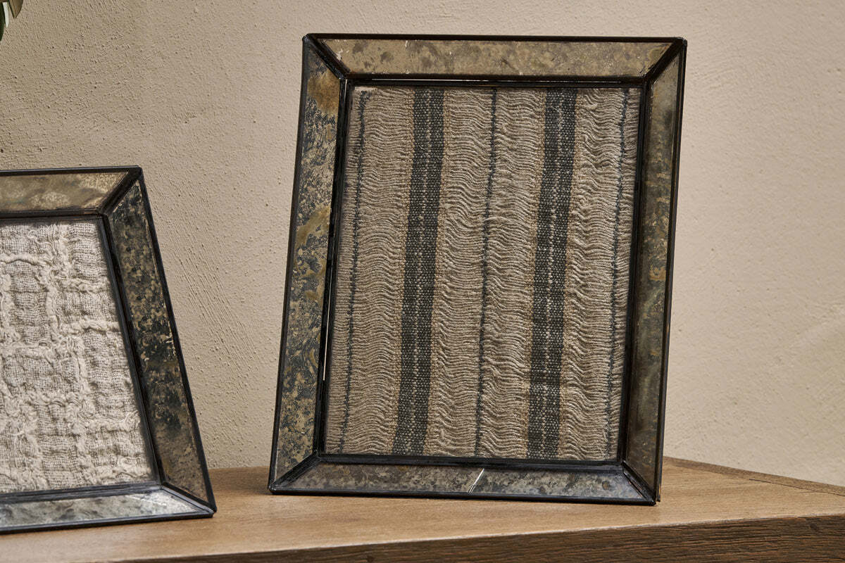 Yash Antique Glass & Iron Photoframe - Antique Black - Image 3